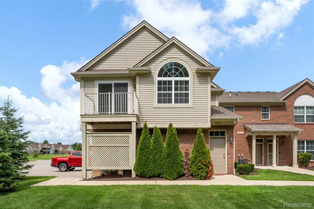 21914 Aberdeen Drive #30 Macomb Township, MI 48042