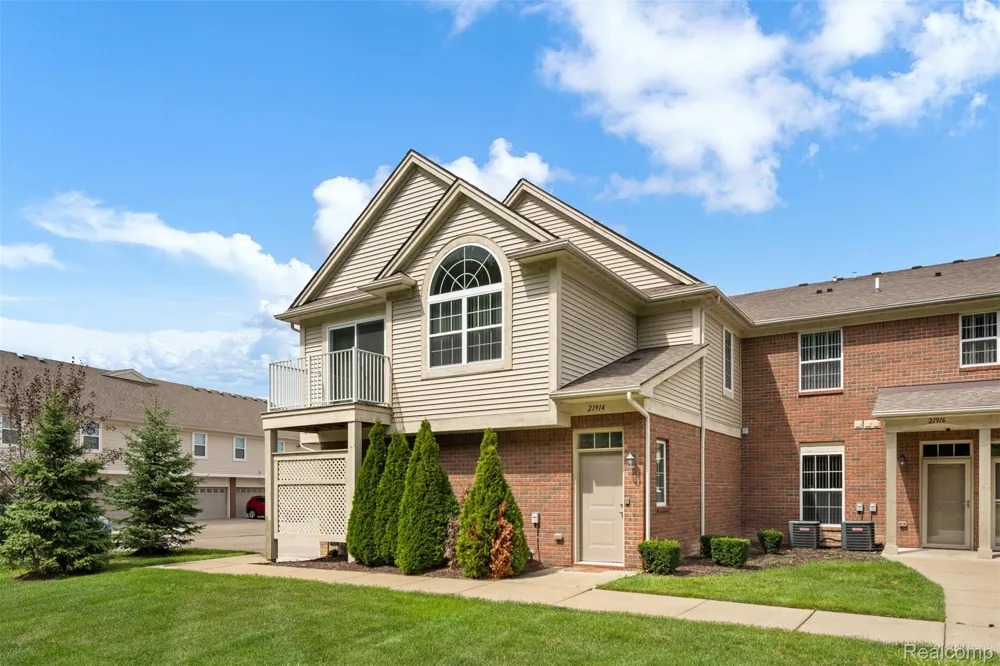 21914 Aberdeen Drive #30 Macomb Township, MI 48042