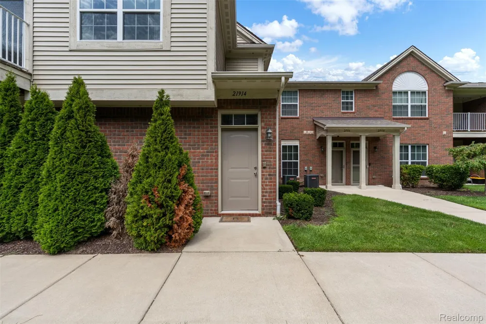 21914 Aberdeen Drive #30 Macomb Township, MI 48042