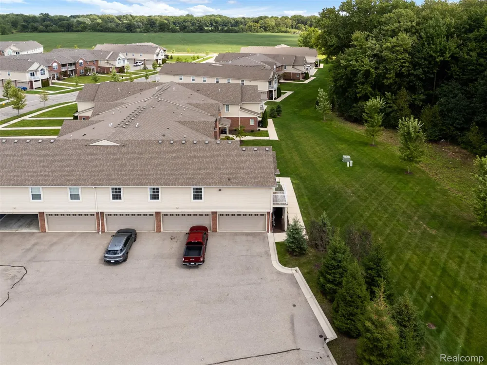 21914 Aberdeen Drive #30 Macomb Township, MI 48042