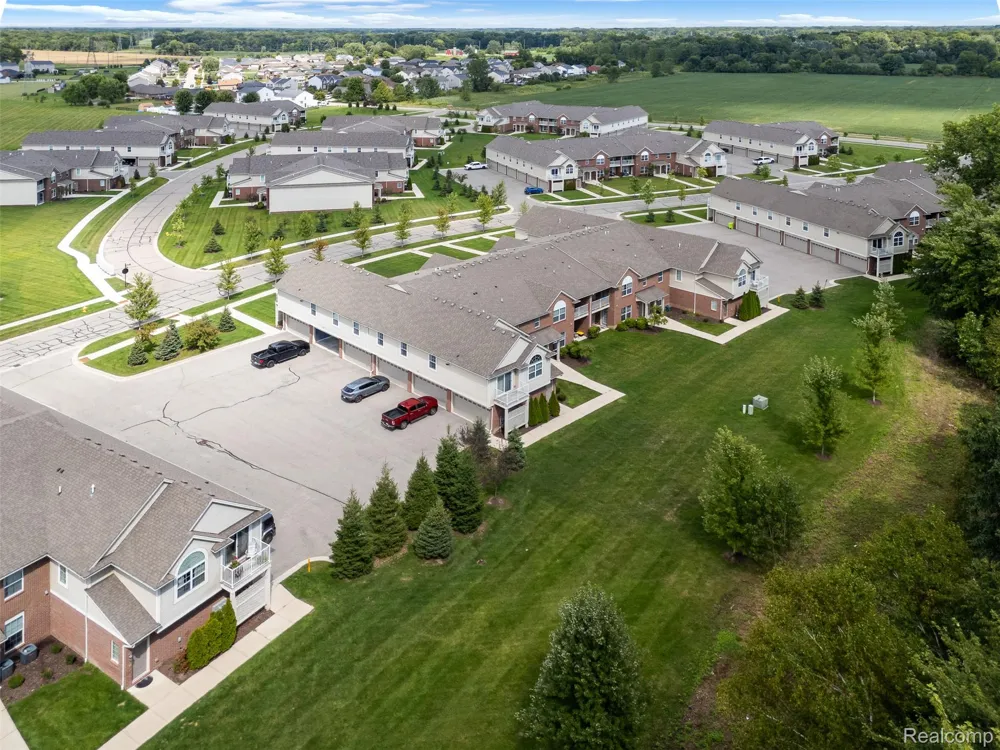21914 Aberdeen Drive #30 Macomb Township, MI 48042