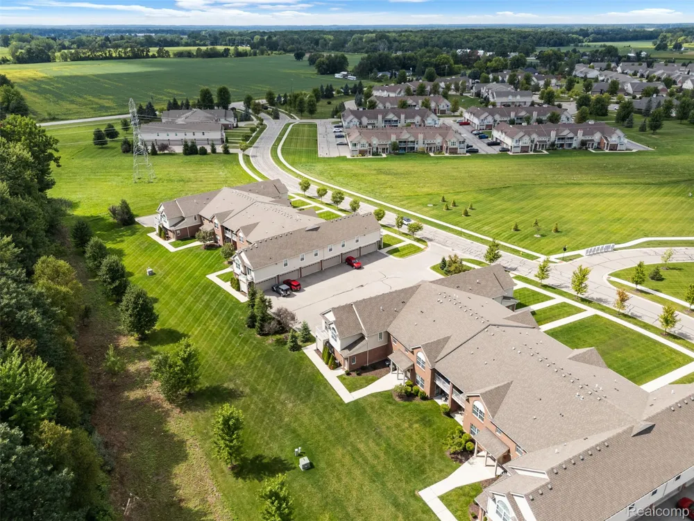 21914 Aberdeen Drive #30 Macomb Township, MI 48042