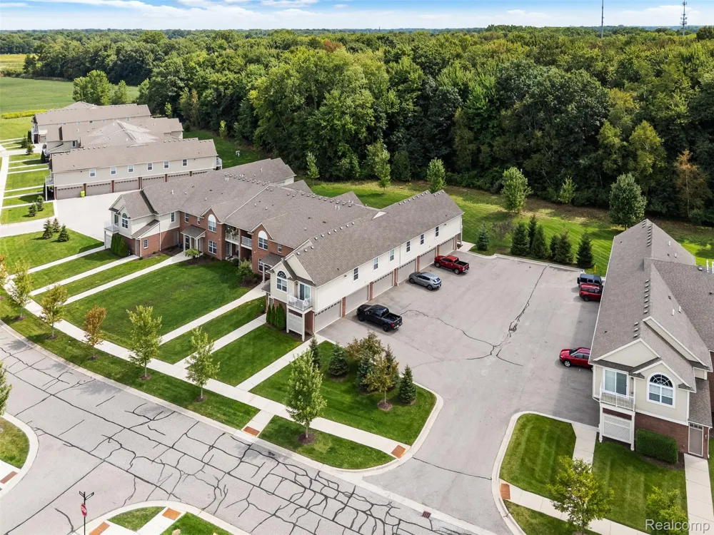 21914 Aberdeen Drive #30 Macomb Township, MI 48042