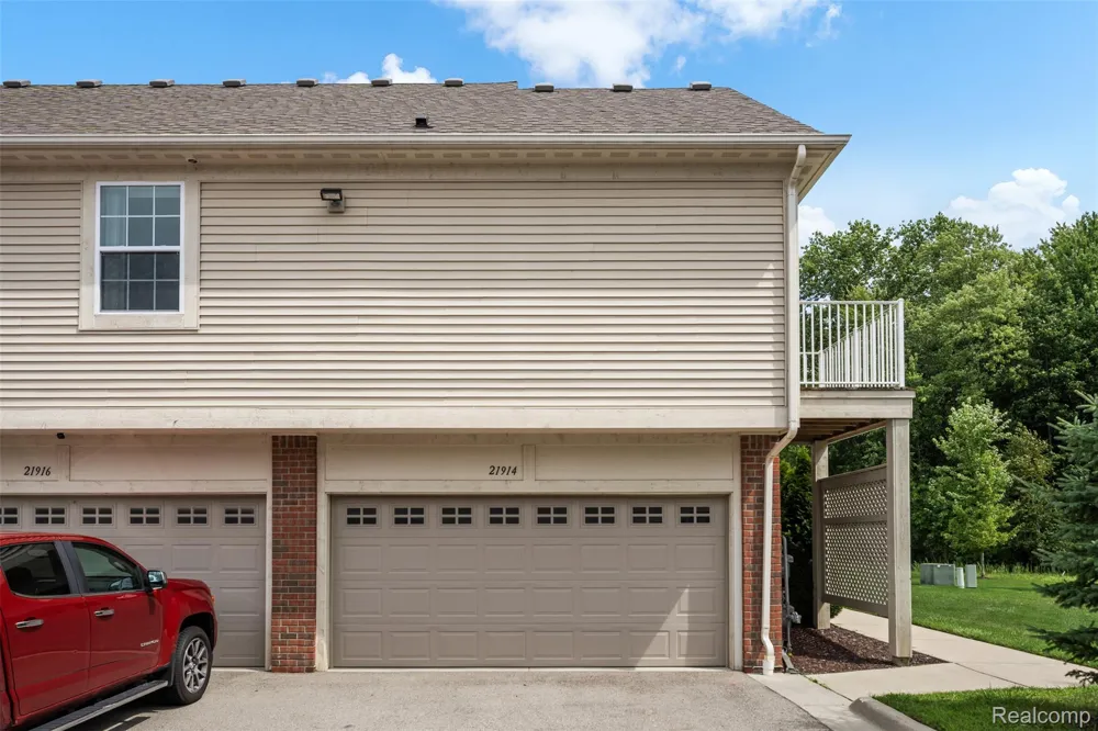 21914 Aberdeen Drive #30 Macomb Township, MI 48042
