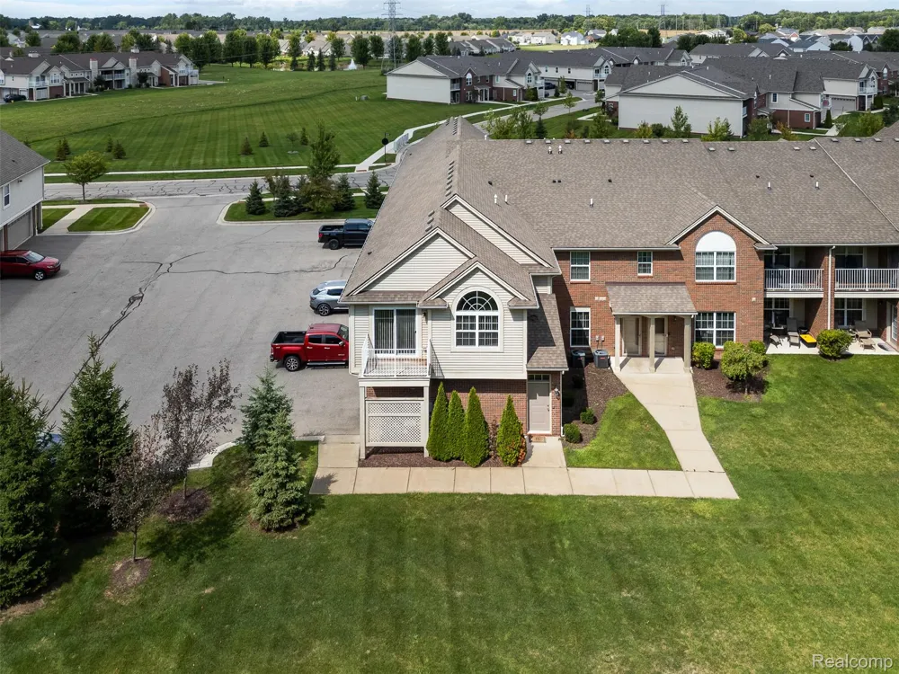 21914 Aberdeen Drive #30 Macomb Township, MI 48042
