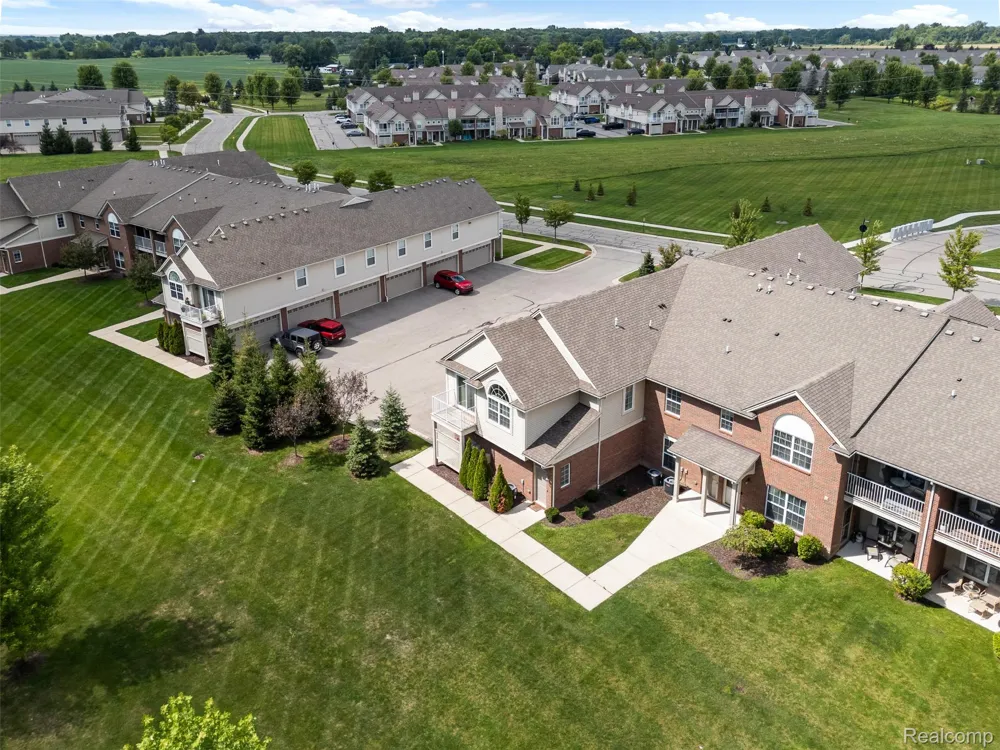 21914 Aberdeen Drive #30 Macomb Township, MI 48042