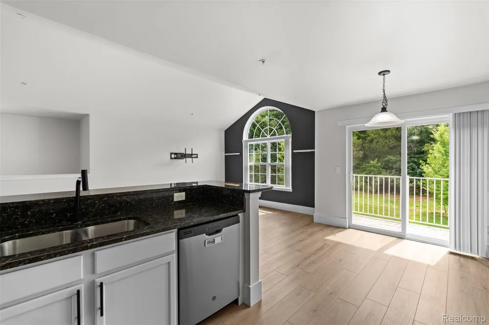 21914 Aberdeen Drive #30 Macomb Township, MI 48042