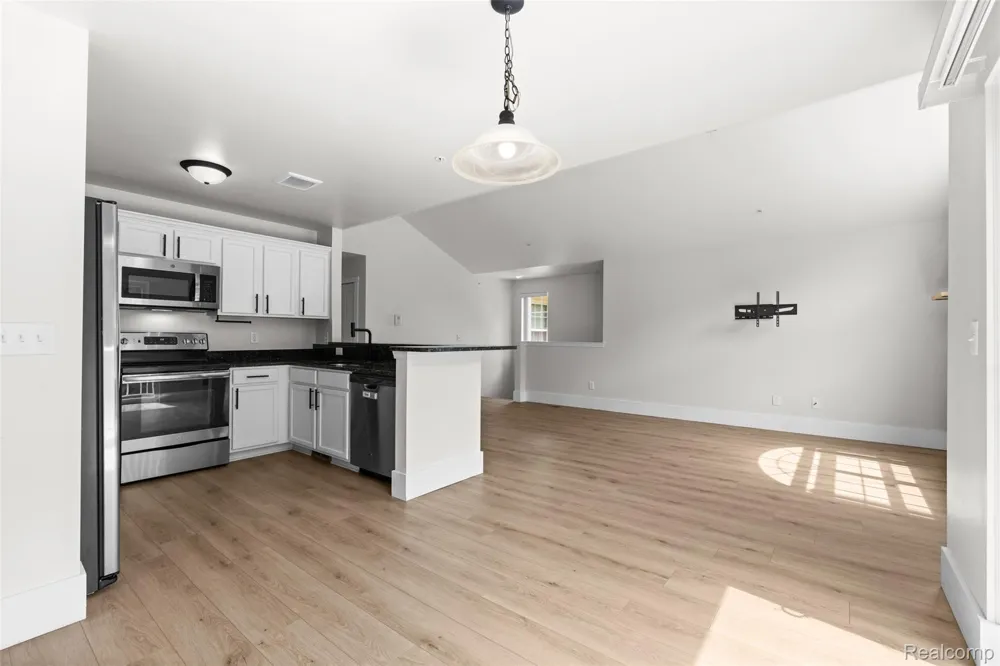 21914 Aberdeen Drive #30 Macomb Township, MI 48042