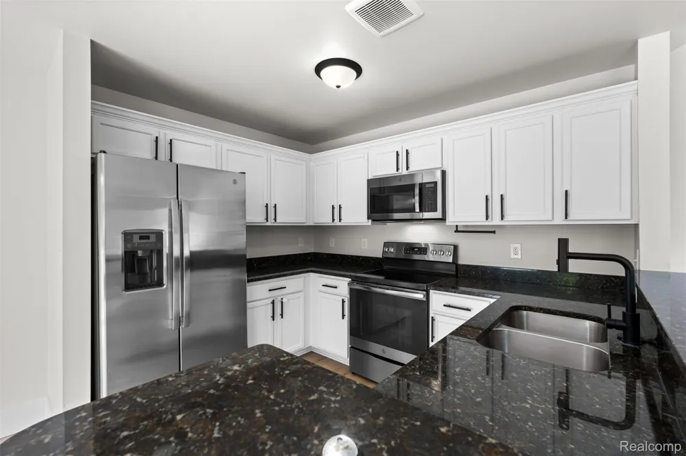 21914 Aberdeen Drive #30 Macomb Township, MI 48042