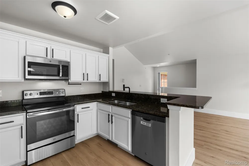 21914 Aberdeen Drive #30 Macomb Township, MI 48042