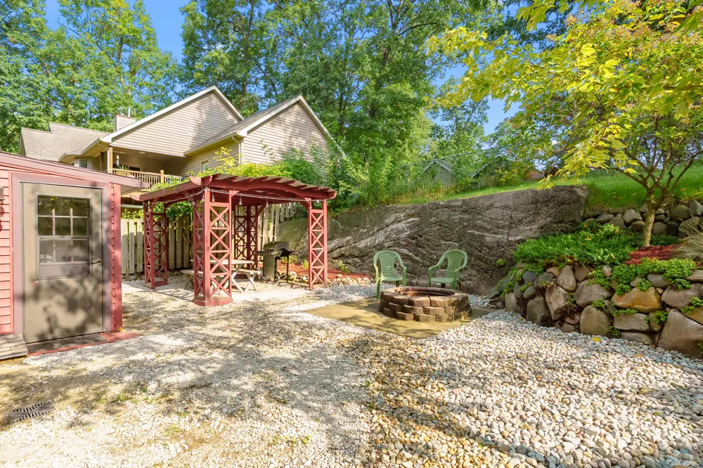 34120 Hillside Drive Paw Paw Township, MI 49079