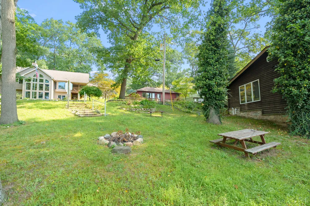 34120 Hillside Drive Paw Paw Township, MI 49079