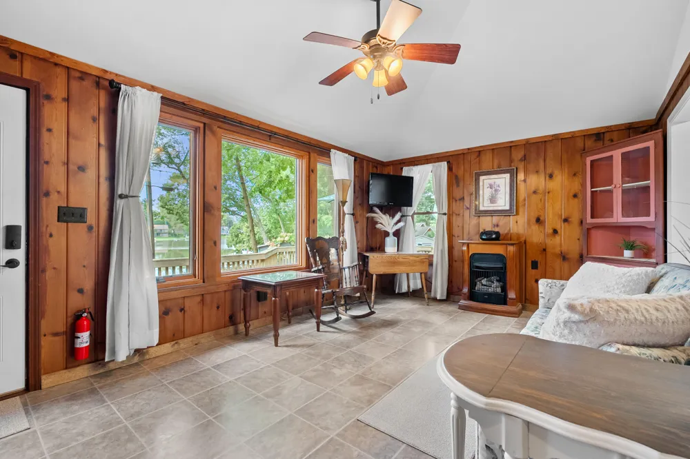 34120 Hillside Drive Paw Paw Township, MI 49079