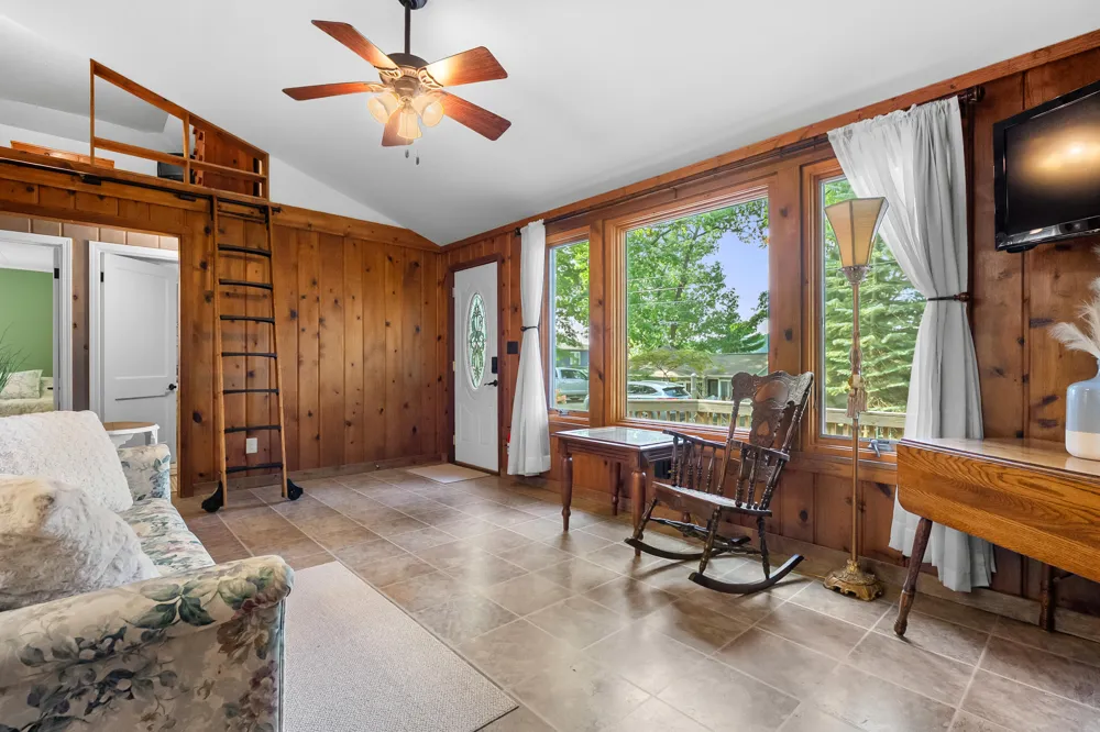 34120 Hillside Drive Paw Paw Township, MI 49079