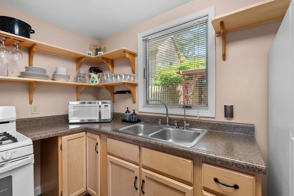 34120 Hillside Drive Paw Paw Township, MI 49079