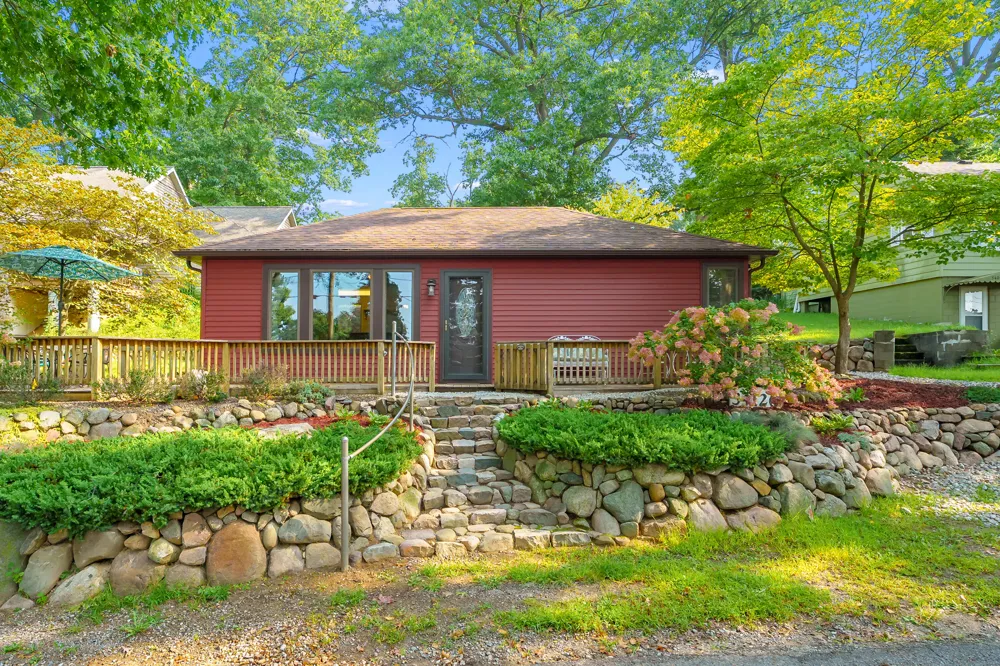 34120 Hillside Drive Paw Paw Township, MI 49079