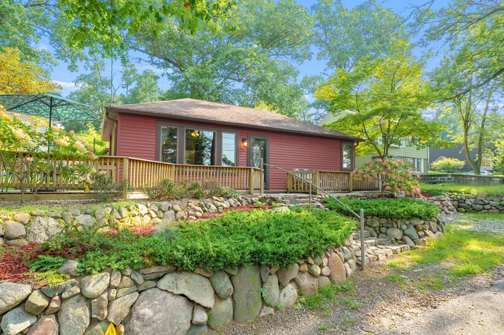 34120 Hillside Drive Paw Paw Township, MI 49079