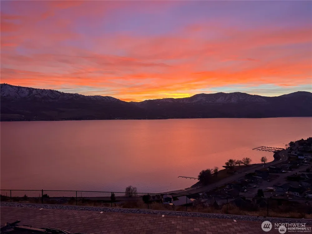 333 Highpoint Place Chelan, WA 98816
