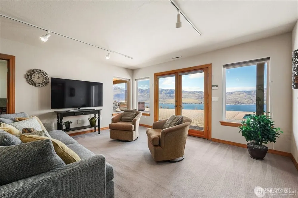 333 Highpoint Place Chelan, WA 98816