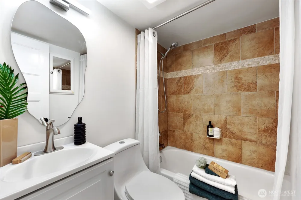 3830 NE 123rd Street Seattle, WA 98125