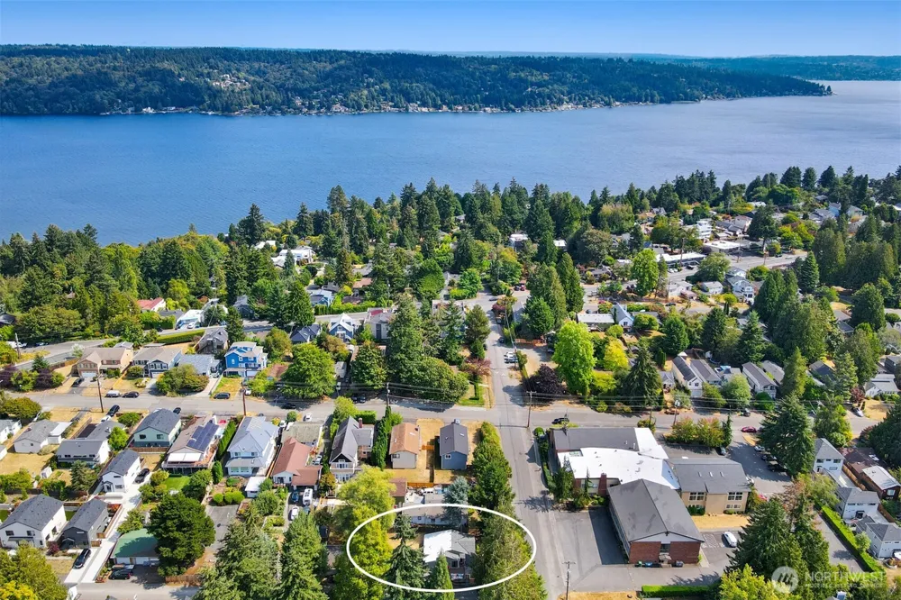 3830 NE 123rd Street Seattle, WA 98125