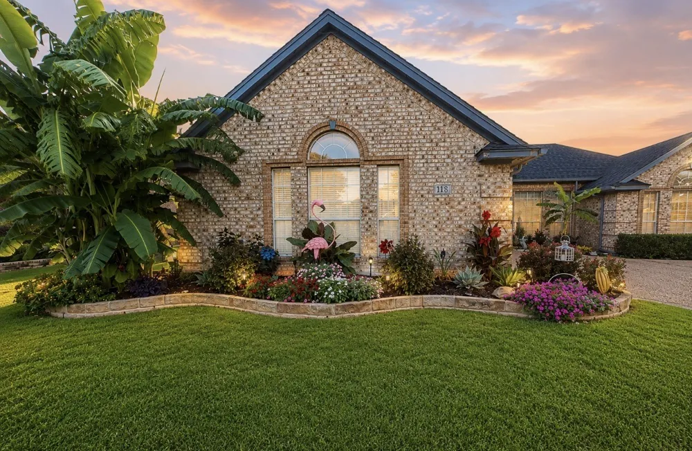 118 Golfers Way Azle, TX 76020