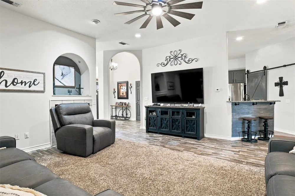 118 Golfers Way Azle, TX 76020
