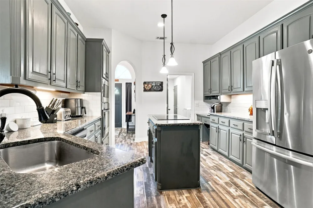 118 Golfers Way Azle, TX 76020