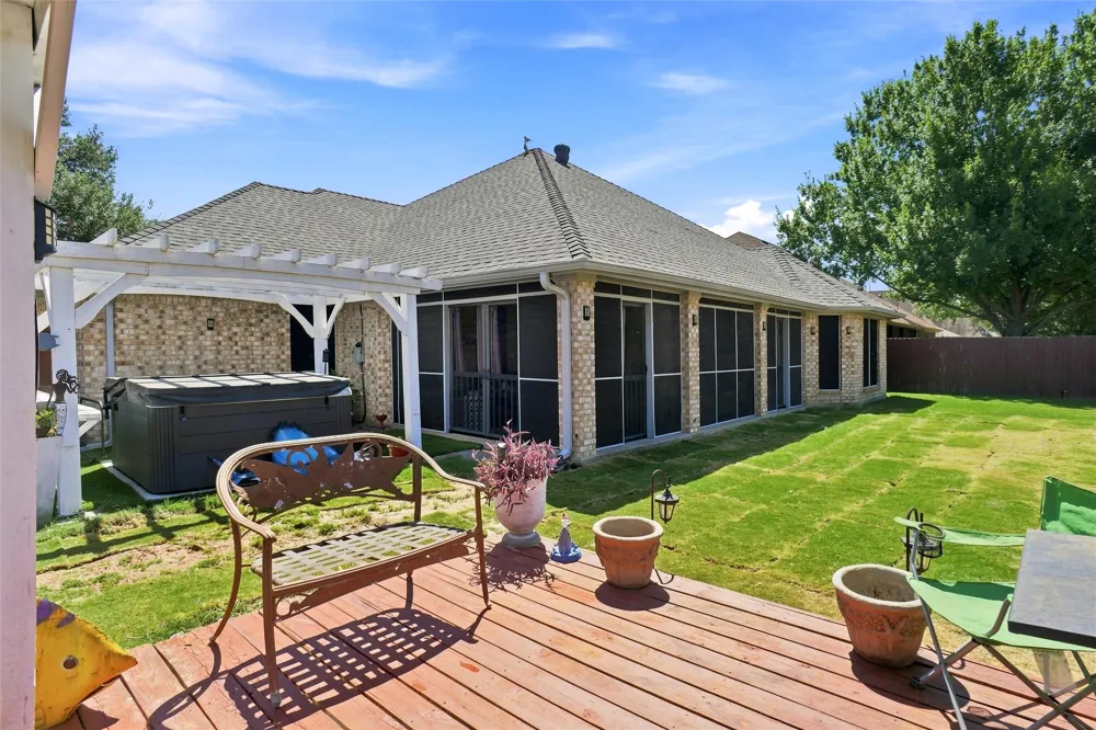 118 Golfers Way Azle, TX 76020