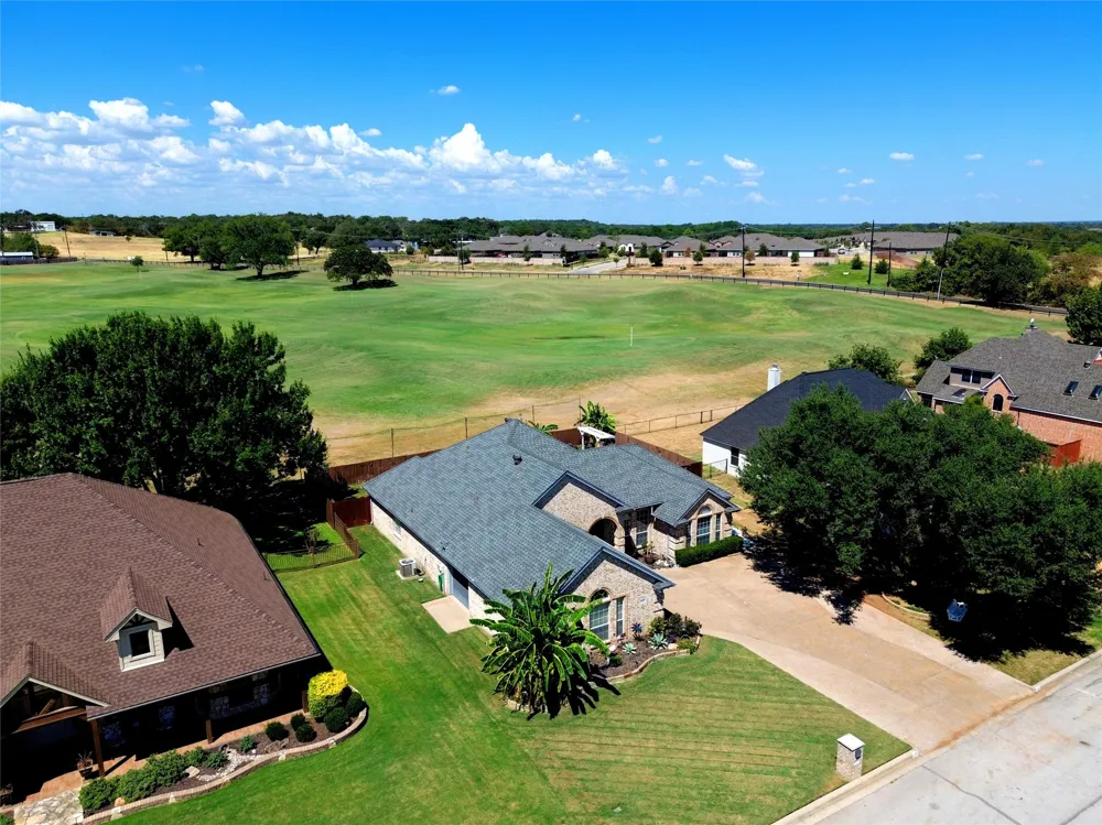 118 Golfers Way Azle, TX 76020