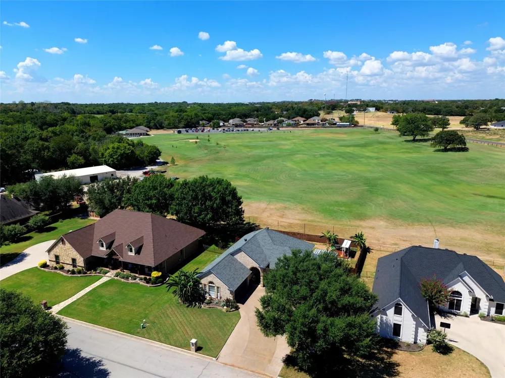 118 Golfers Way Azle, TX 76020
