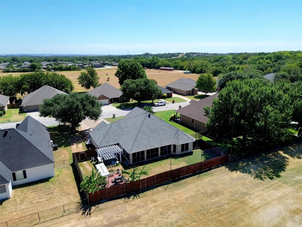 118 Golfers Way Azle, TX 76020