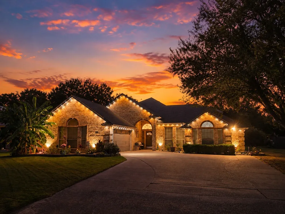 118 Golfers Way Azle, TX 76020