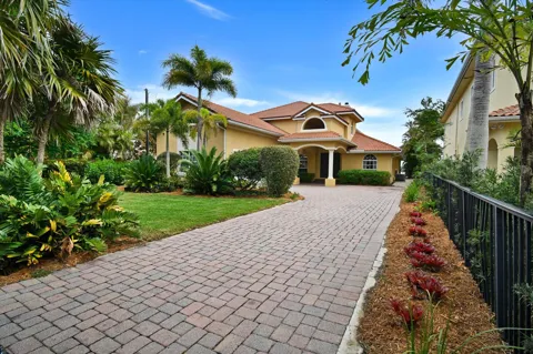 881 SE Saint Lucie Boulevard