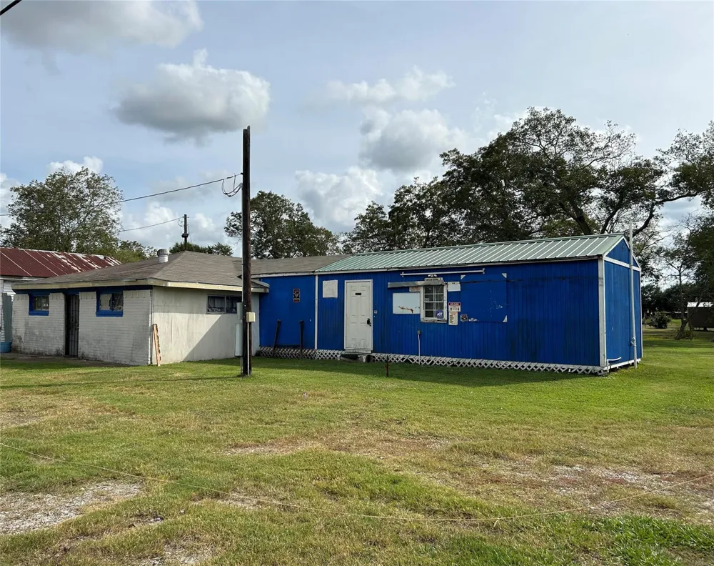 908 Main Street Anahuac, TX 77514