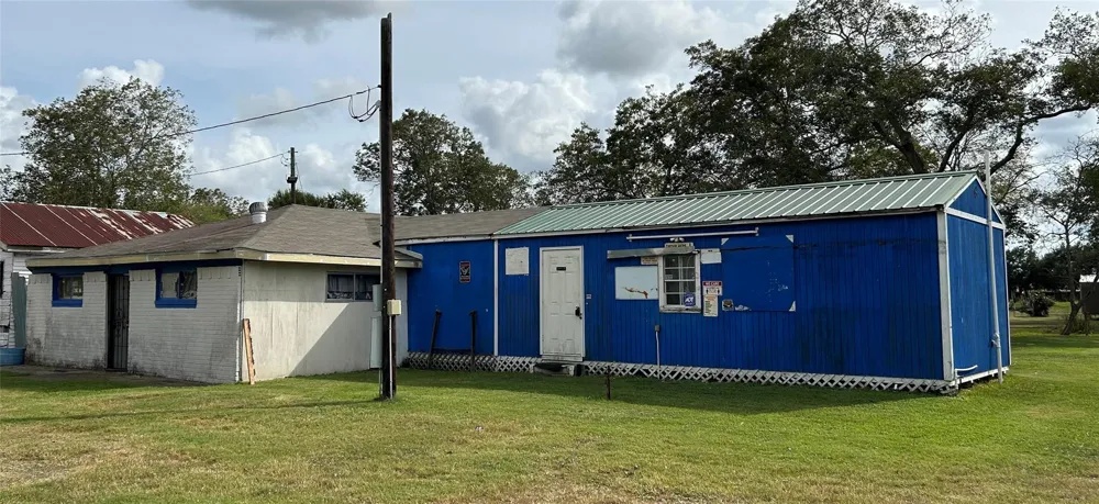 908 Main Street Anahuac, TX 77514