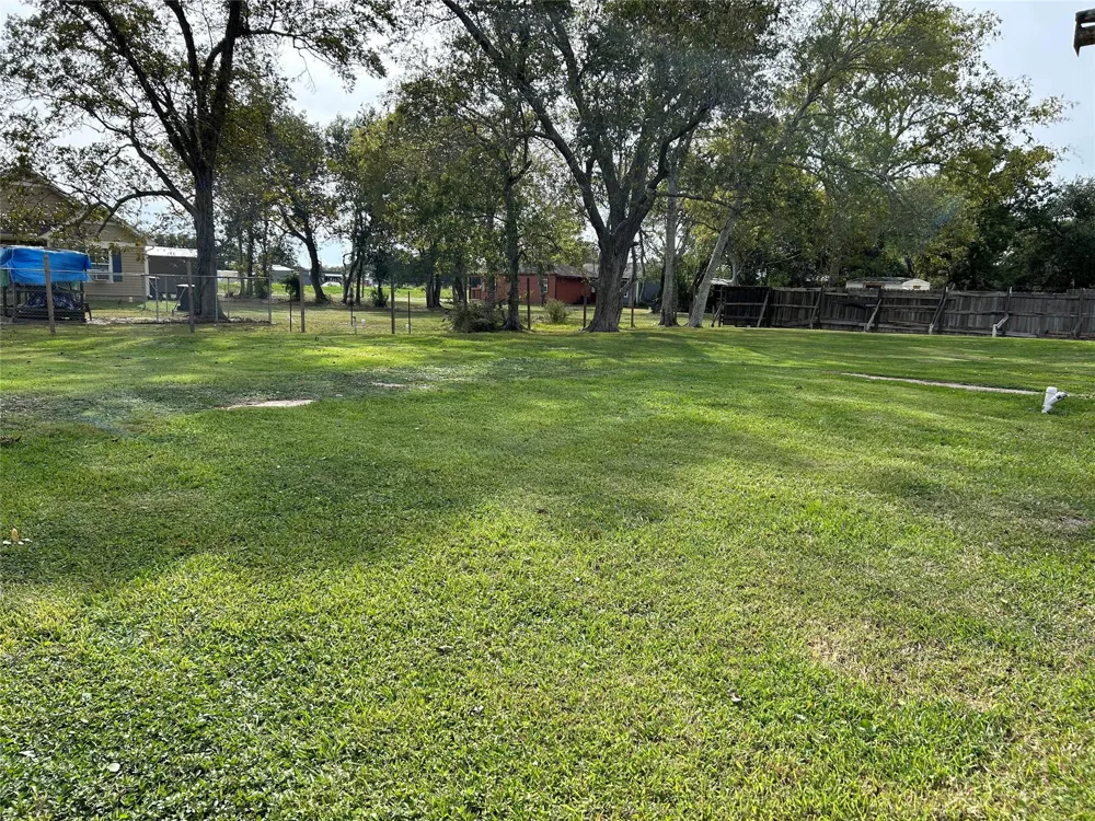 908 Main Street Anahuac, TX 77514