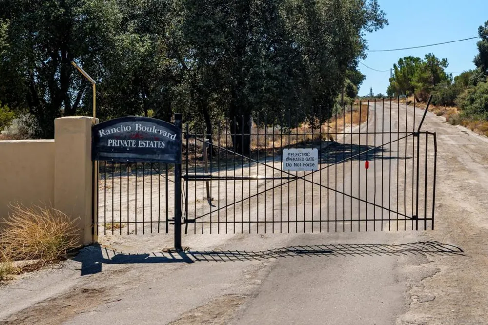 39525 Opalocka Boulevard, CA 91905