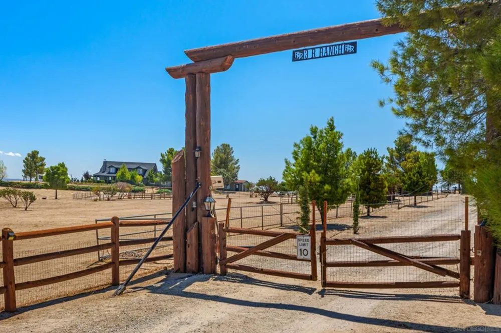39525 Opalocka Boulevard, CA 91905