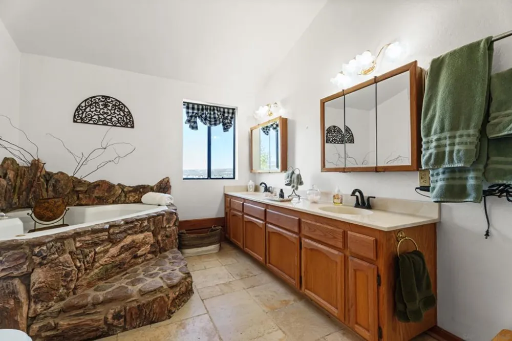 39525 Opalocka Boulevard, CA 91905