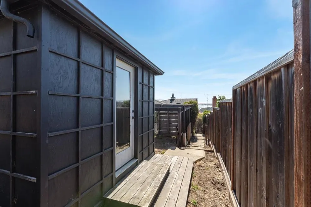 221 Highland Drive Aptos, CA 95003