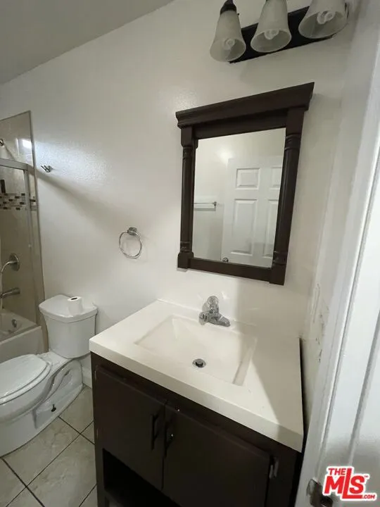 639 E 82nd Street Los Angeles, CA 90001