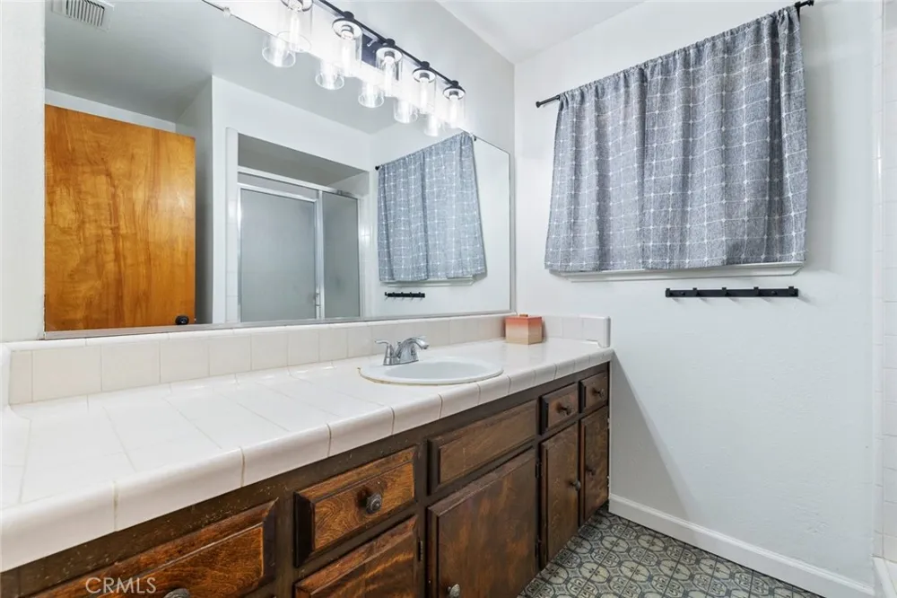 11914 Charlton Road Madera, CA 93636