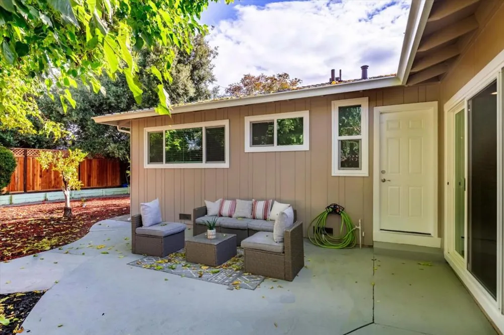 3345 Valley Square Lane San Jose, CA 95117