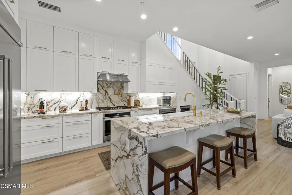 20811 W Bur Oak Circle Porter Ranch, CA 91326