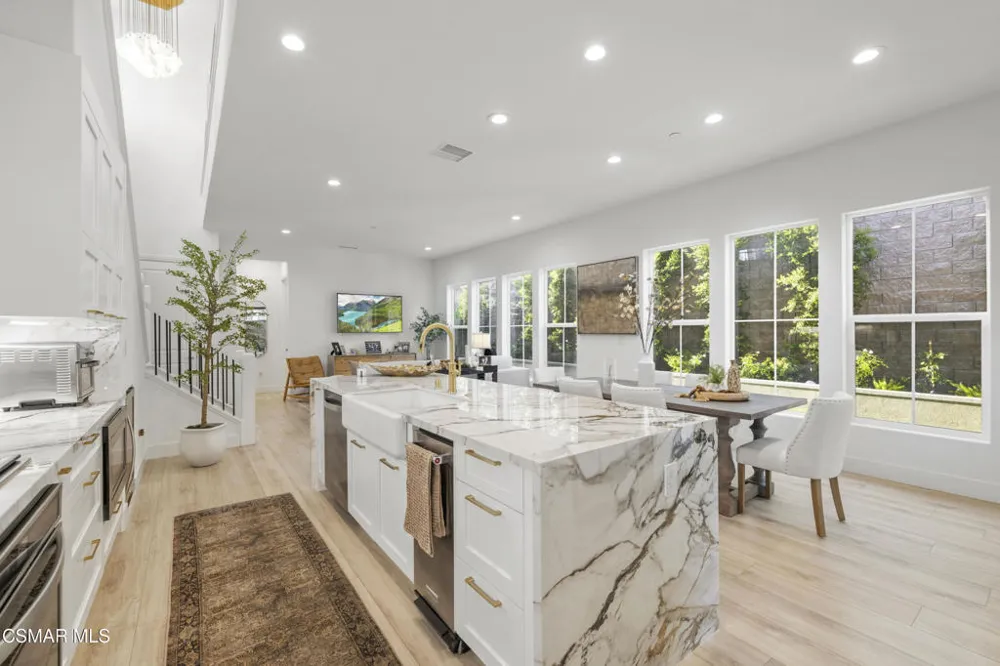 20811 W Bur Oak Circle Porter Ranch, CA 91326
