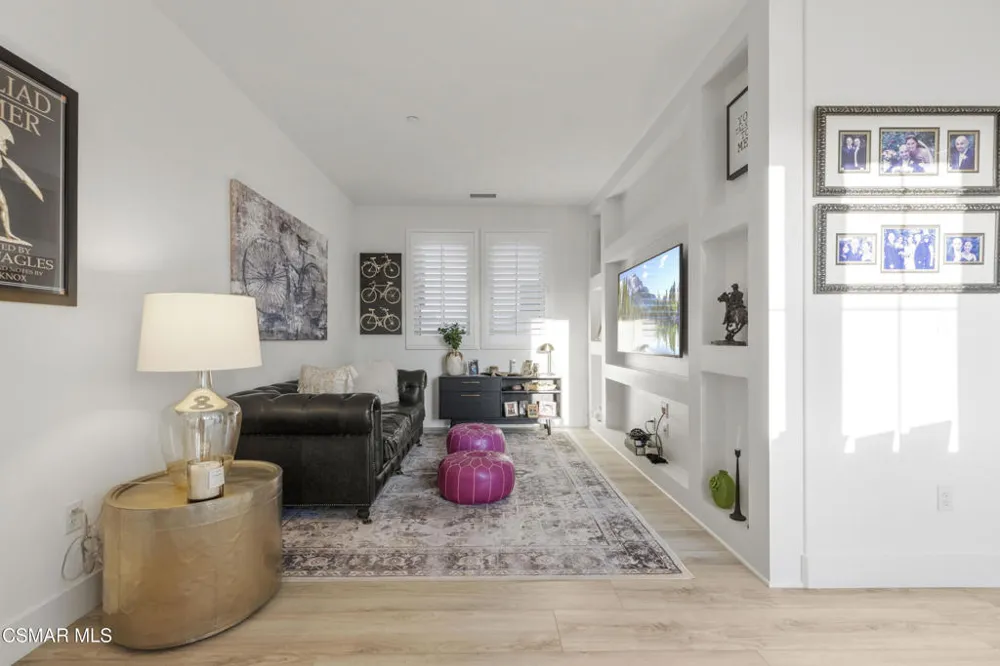 20811 W Bur Oak Circle Porter Ranch, CA 91326