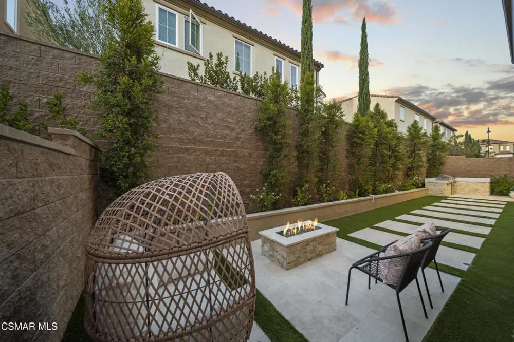20811 W Bur Oak Circle Porter Ranch, CA 91326