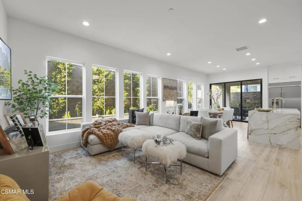 20811 W Bur Oak Circle Porter Ranch, CA 91326