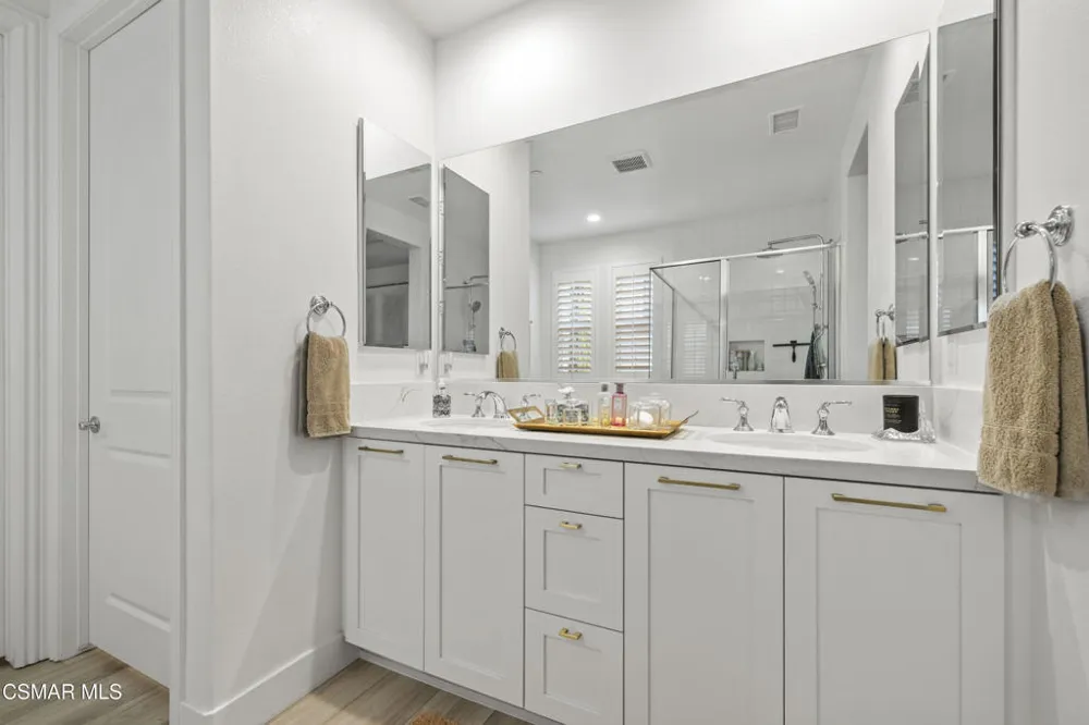 20811 W Bur Oak Circle Porter Ranch, CA 91326